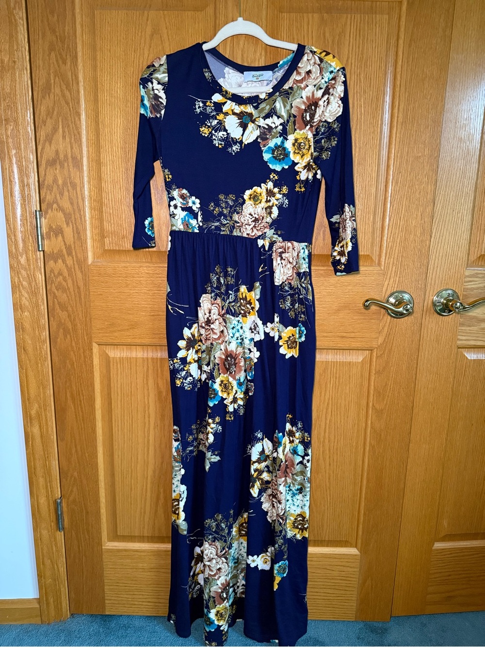 31:25 Boutique Navy Floral Maxi Dress Medium w/ Pockets